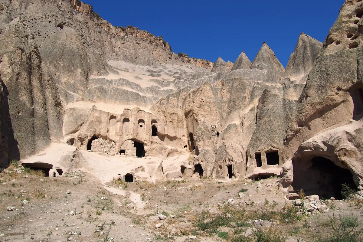 Facciate scavate nella roccia del Monastero di Selime, alla fine della Valle di Ihlara